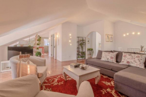 Charm in prime location! NO PARTIES ALLOWED